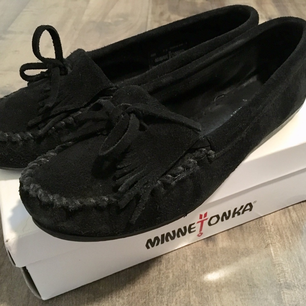 Minnetonka Kilty Hardsole Women's Suede Moccasins